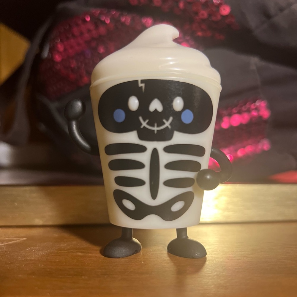 Wendy’s exclusive frosty frights Bone Chiller X-Radiant; Rare figurine